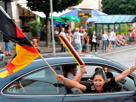 Fotos Offenburg Feiert Den Einzug Ins Halbfinale Offenburg