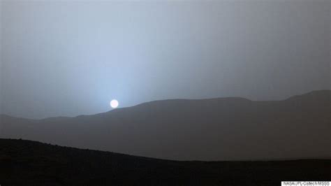 Nasas Curiosity Captures Stunning Blue Sunrisesunset On Mars