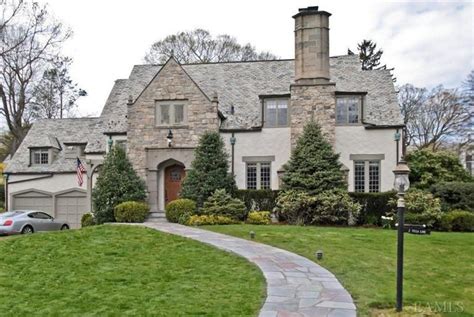 Beautifully Preserved Normandy French Tudor In Prestigious Rouken Glen