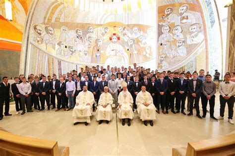 Nadbiskup Kutle A Podijelio Sakrament Potvrde Prvi Put Kao Ordinarij