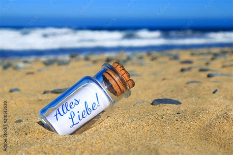 Flaschenpost Am Strand Alles Liebe Stock Foto Adobe Stock