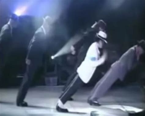 Secret Behind Michael Jackson S Gravity Defying Dance Move In Smooth