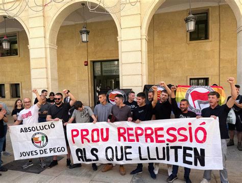 Los 14 antifascistas de Pego pactan con la Fiscalía para evitar ir a la