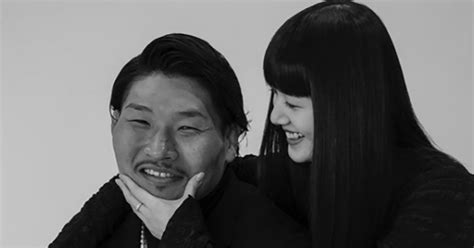 超笑顔だ！ 笑わない男・ラグビー稲垣啓太とモデル・新井貴子が結婚、初夫婦でデレデレの笑み（1 2 ページ） ねとらぼ