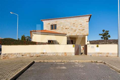 Moradia T Piscina E Garagem Em Castelo Branco