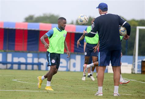 Jornal Correio Bahia Pode Ter Refor Os Na Lateral E Meio Campo Na