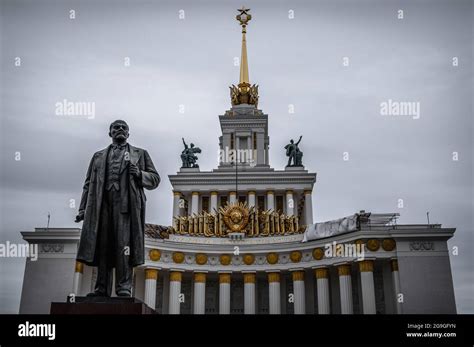 Exposici N De Logros De La Econom A Nacional Monumento A Vladimir