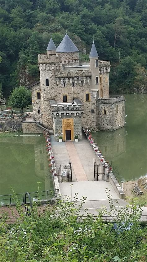 Pin by CastleHunting on France, Auvergne-Rhône-Alpes | Small castles ...