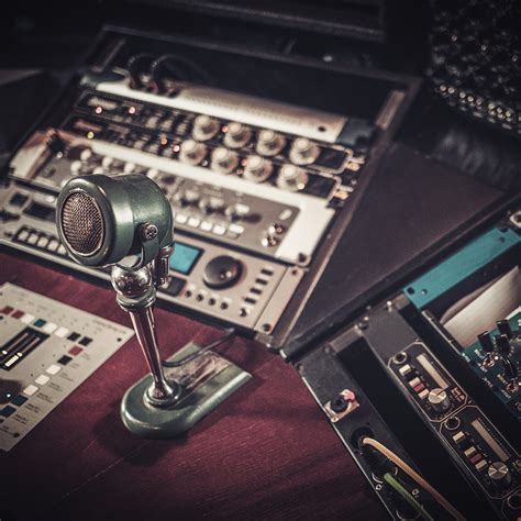 The Evolution of Recording Studios: From Tape to Digital – Foroomaco USA