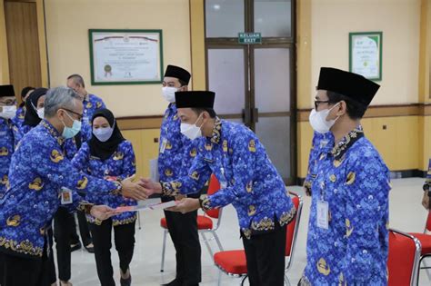 Penyerahan Sk Pengangkatan Pns Pengambilan Sumpah Janji Pns