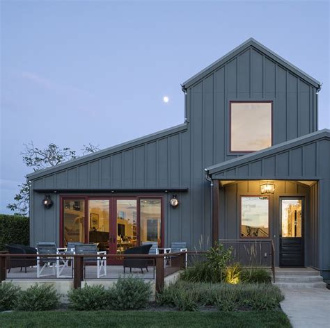 Modern farmhouse exterior, Contemporary farmhouse, Contemporary ...