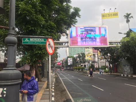 Hari Kedua Pembatasan Begini Kondisi Sejumlah Jalan Dan Mall Di Bandung