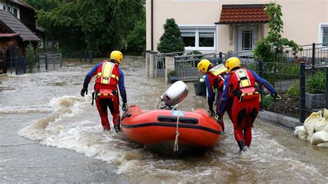 Hochwasser Im Landkreis Freising Dammbruch In Allershausen Strom