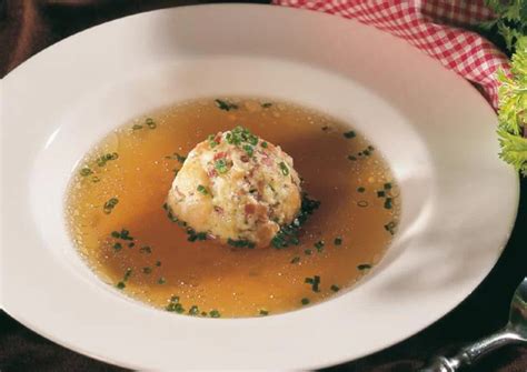 Speckknödel In Der Fleischsuppe „die Südtiroler Frau“