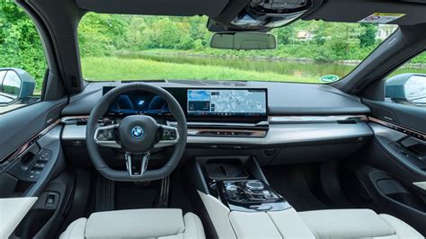 BMW i5 Touring Interior Layout & Technology | Top Gear