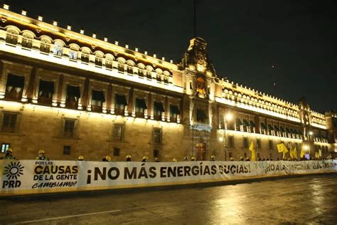 PRD protesta contra la Reforma Eléctrica y pide impulsar energías limpias