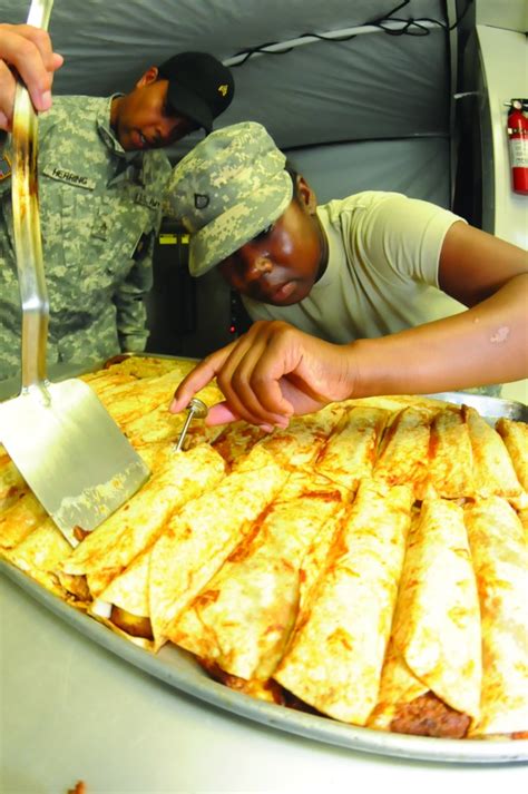 Field Feeding Food Service Soldiers Learn To Prepare Meals In Less