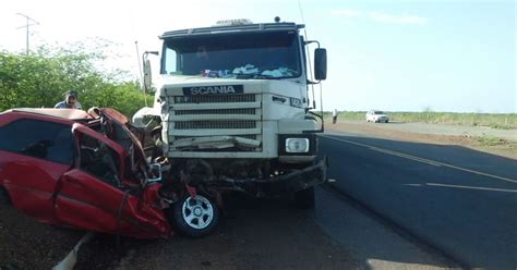 G Colis O Frontal Entre Carro E Carreta Deixa Duas Pessoas Mortas No