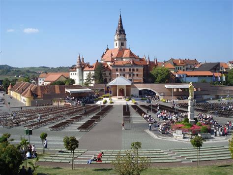 300 Croatian firefighters go on pilgrimage to Marija Bistrica | Croatia ...