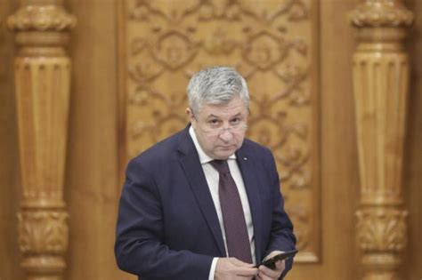 Activitatea deputaților la control Florin Iordache conduce detașat