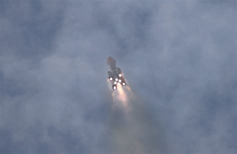 La nave tripulada Shenzhou 16 se acopla con éxito a la estación