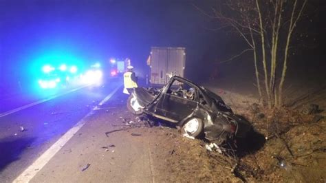 Śmiertelny wypadek na DK91 Czołowe zderzenie z tirem na drodze