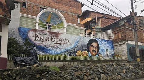 Comuna 13 La Cuna De Sicarios De Pablo Escobar Que No Logra Escapar De