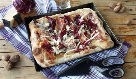 Pizza Con Speck Radicchio E Noci A Lievitazione Naturale Dal Dolce