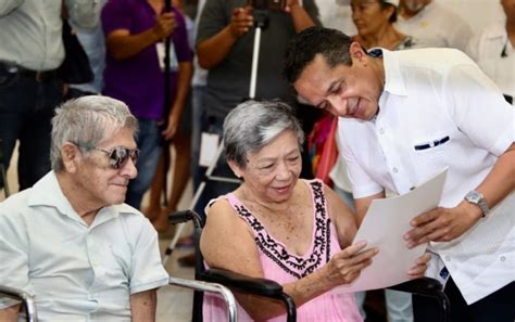 Entregan Carlos Joaqu N T Tulos De Propiedad A Familias Quintanarroenses