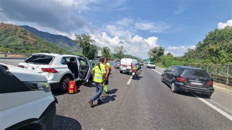 Tamponamento Sul Raccordo Salerno Avellino Cinque Feriti E Traffico In