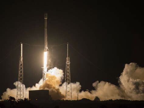 Spacex Logró Aterrizar Su Tercer Cohete • Enter Co