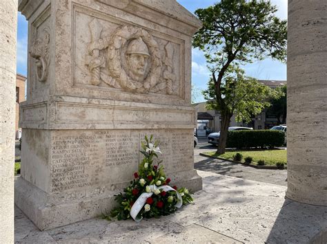 Festa Della Liberazione Cerimonia Di Comune E Prefettura Davanti Al