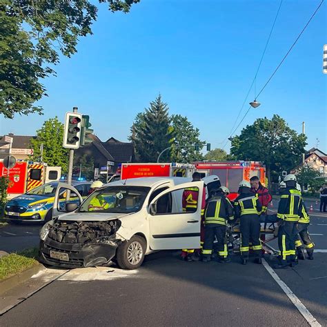 Unfall In Langenfeld Schwerletzter Bei Frontal Crash Mit 2 1 Promille