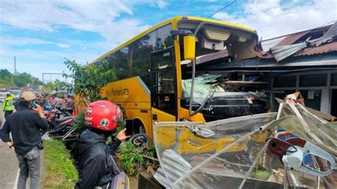 Kronologis Bus Pariwisata Hilang Kendali Hingga Tabrak Pejalan Kaki Dan