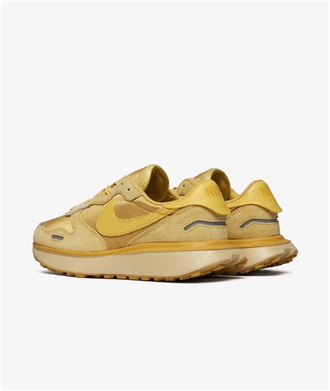 Nike Women S Phoenix Waffle En Jaune Svd