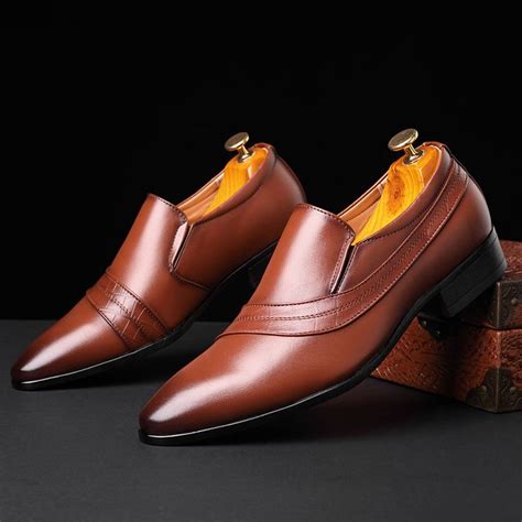 Men Leather Breathable Soft Sole Pointy Toe Retro Slip On Casual Dress