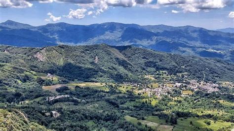 Santo Stefano DAveto Cede La Corda Durante Una Scalata Rocciatore