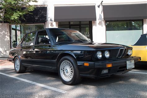 Black E28 Bmw M5