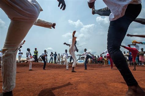 Ahead of Rio 2016, capoeira brings a taste of Brazil to DRC | UNHCR