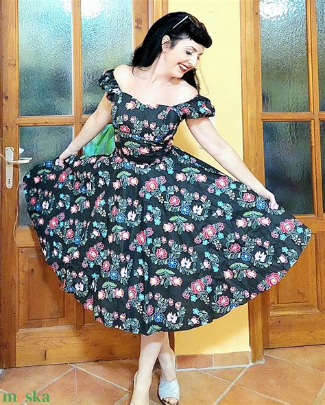 Folk Rockabilly Ruha Kalocsai Mint S Fekete Puffos Ujj Meska Hu