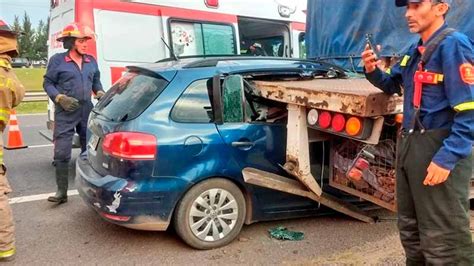 Murieron Dos Personas Al Incrustarse Un Auto Debajo De Un Camión Fotos Policiales