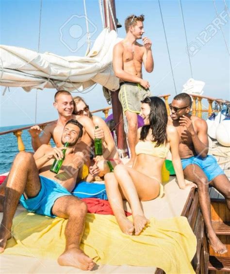 Hot Sexy Patri Tezanos Bikini Pics