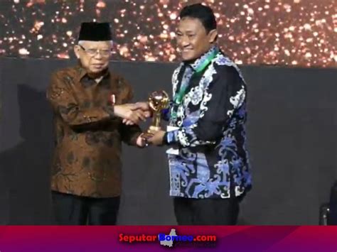 Kalteng Terima Penghargaan Uhc Award