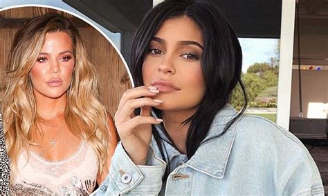 Pregnant Kylie Jenner Covers Bump Up In Denim Jacket Daily Mail Online