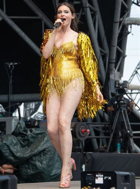 Sophie Ellis Bextors Wardrobe Worries As She Hits Glastonbury In Jaw