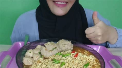 Makan Dengan Mie Kuah Bakso Tabur Rawit Mantap Pedasnya Asmr