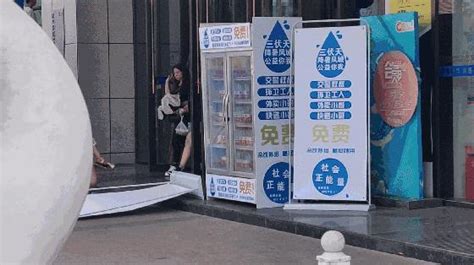 【新世相】35 ℃高温下，银川街头现免费取水冰柜！更让人感动的是