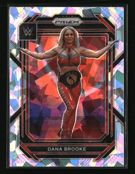 DANA BROOKE 2023 Panini Prizm WWE glace fissurée Prizm parallèle 153