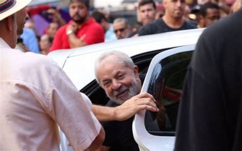 Em decisão unânime tribunal condena Lula em segunda instância e