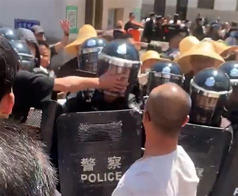 Hui Muslims And Police Clash In China S Yunnan Over Mosque Dome